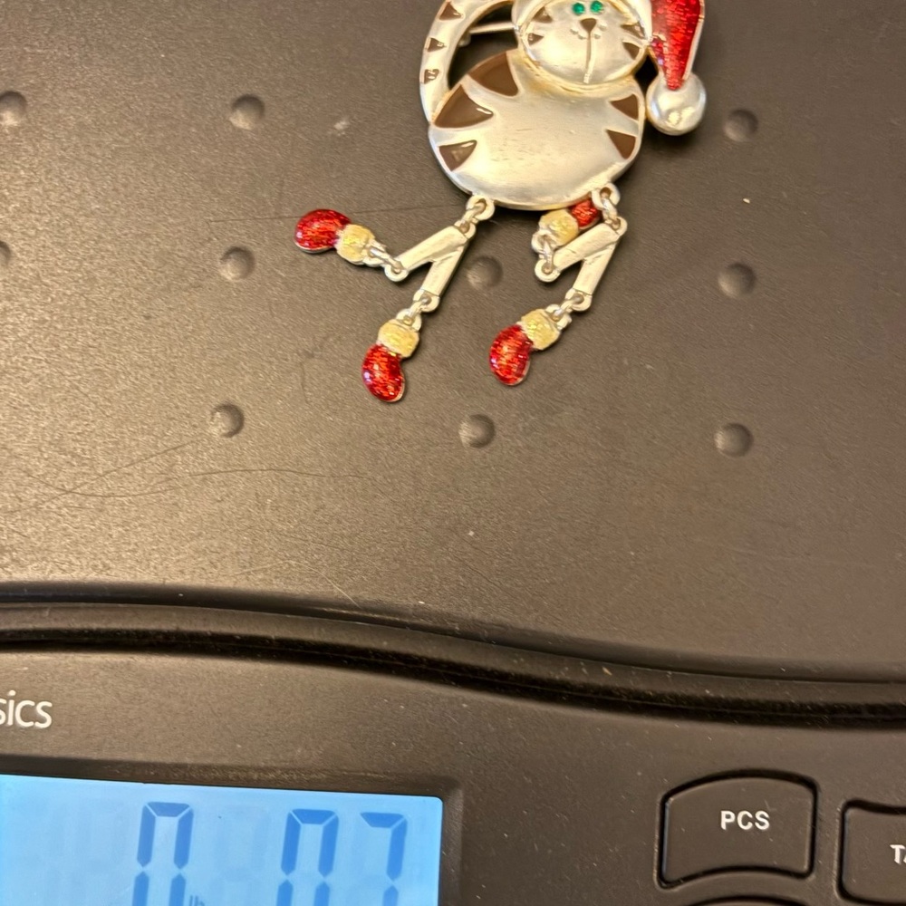 Green Eyed Christmas Cat Brooch Pin Articulated Red Cap Mittens Sparkle Enamel - Picture 5 of 6